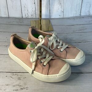 Cariuma Pink OCA Low Canvas Sneakers